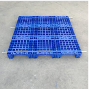 Plastic tray